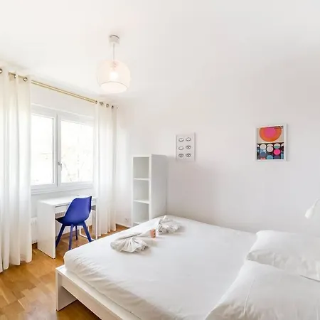 Calm And Breathtaking View With Balcony Lyon
